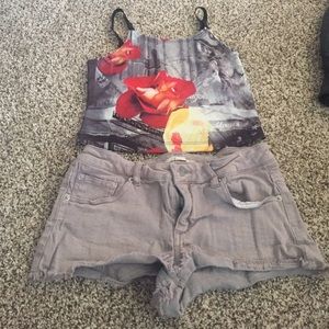 Gray Shorts with crop top 😱