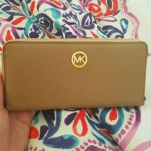 Michael kors wallet