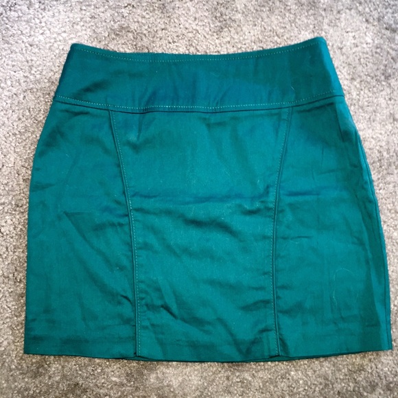 Forever 21; Green Satin-feel Skirt; Size Small