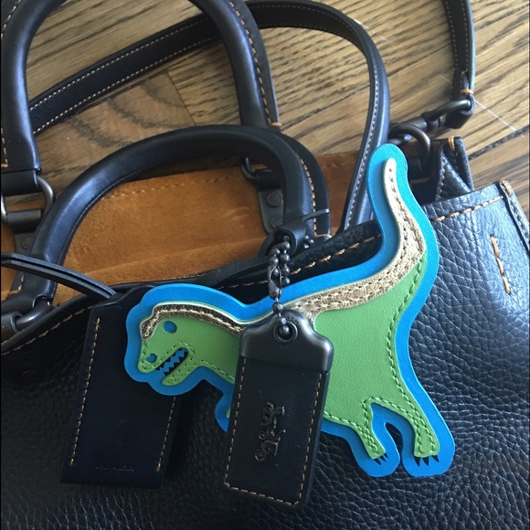 coach rouge - Picture 2 of 4