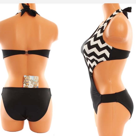 Black & White Chevron Monokini Swimsuit - Picture 2 of 4