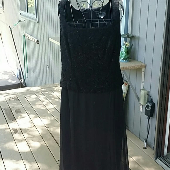 Evening formal dress - Picture 2 of 4