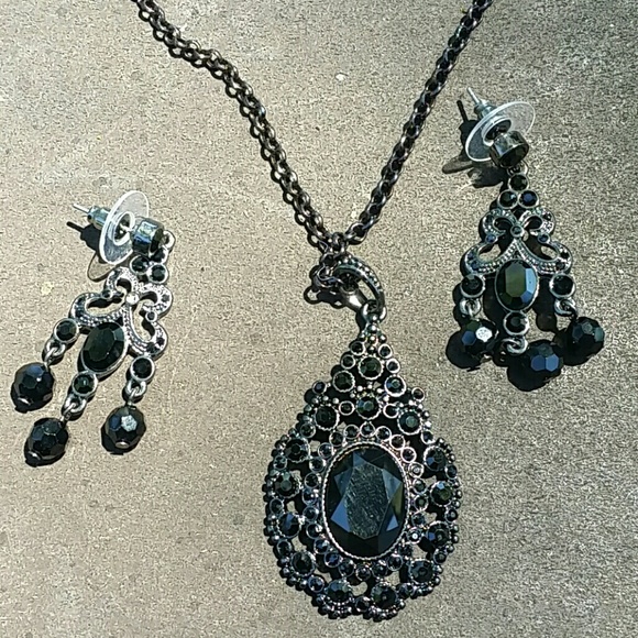 Evening formal dress - Picture 4 of 4