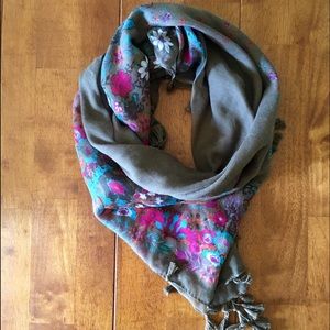 Square patterned Scarf