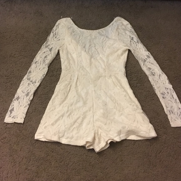 Cream lace romper - Picture 1 of 3
