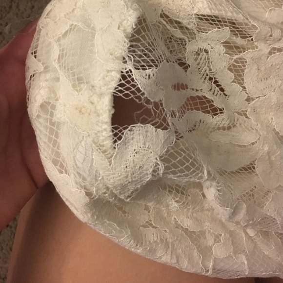 Cream lace romper - Picture 3 of 3