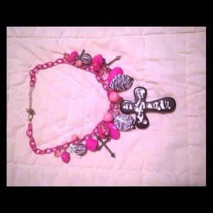 Super cute necklace!!