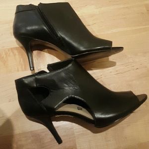 Never worn Nine West leather peep toe booties