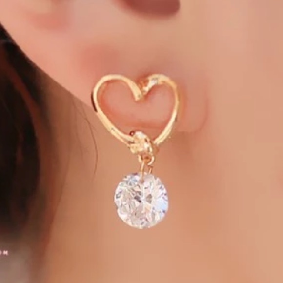 New! Crystal Rhinestone With Heart Earrings - Picture 1 of 1