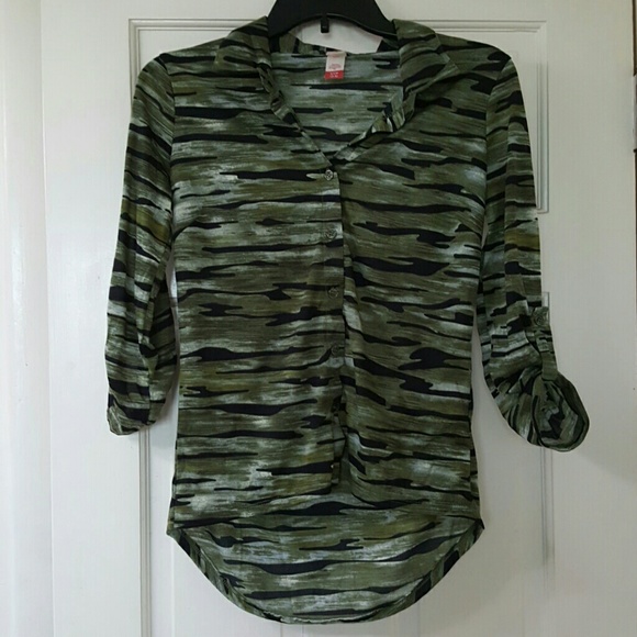 Camo button shirt 3/4 sleeves No Boundaries small