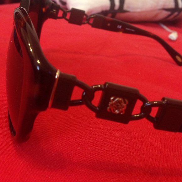 Authentic Loewe Tortoise Sunglasses - Picture 2 of 3