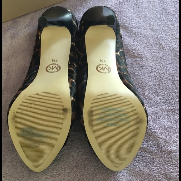 ✨🛍🎄🎁✨NIB Michael Kors Cheetah Platform Pump - Picture 4 of 4