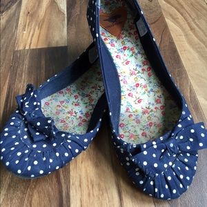 Super Cute Navy Polka Dot w/bow Flats