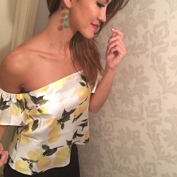 NWT off shoulder lemon top - Picture 3 of 4