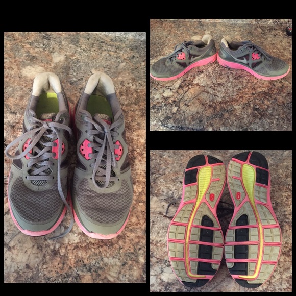 Nike women's Tennis Shoes