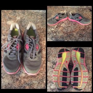 Nike women's Tennis Shoes