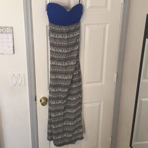 Cute never worn bebe maxi dress