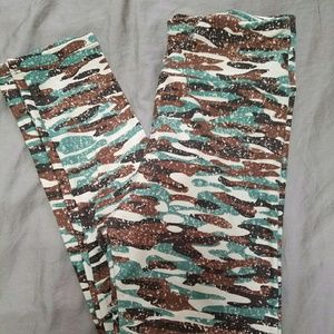 Lularoe camo leggings. One size