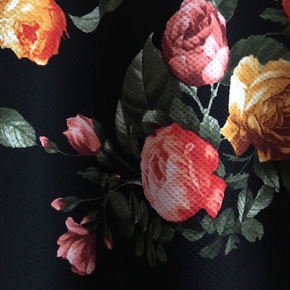 NWT XL Lularoe Cassie - Picture 2 of 3