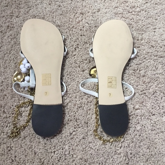 NWOT Bebe Seashell Sandals - Picture 3 of 3