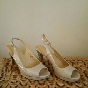 Nine West sz 7 nude peeptoe slingback heels