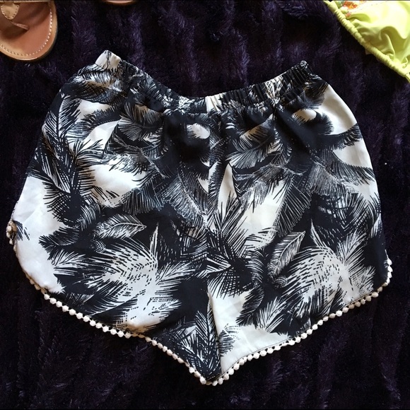 Palm Printed Shorts - Picture 2 of 3