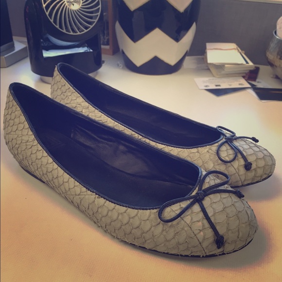 Pour La Victorie Hessa Gray Flats w Bow Size 9.5