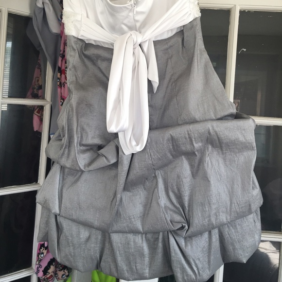 Formal dress - Picture 2 of 3