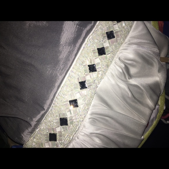 Formal dress - Picture 3 of 3