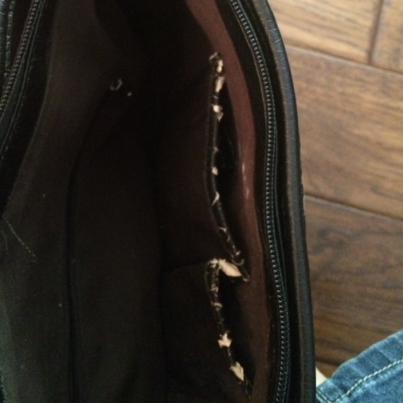 Black Leather look Purse beautiful Cross on Front - Picture 4 of 4