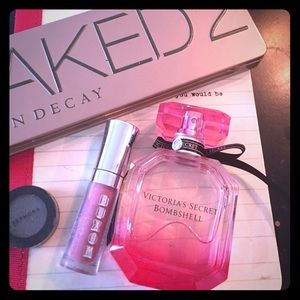 Victoria's Secret Bombshell perfume