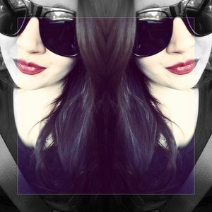 Meet your Posher, Caitlin