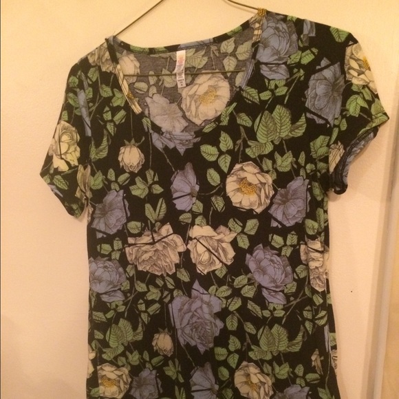 Lularoe Medium Classic tee