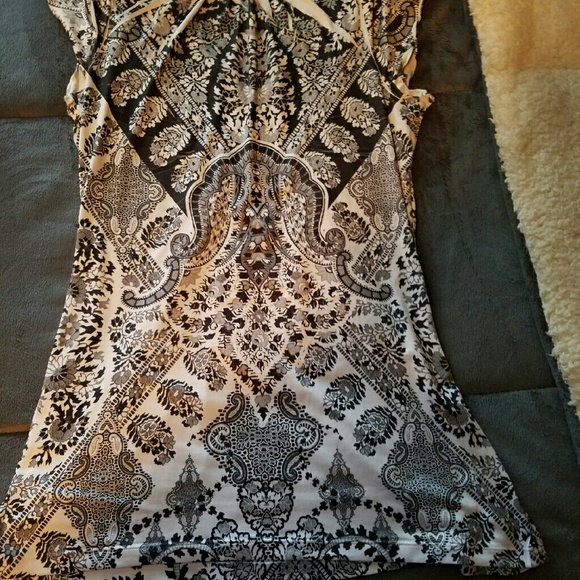 Unity world wear black/white beaded V neck - Picture 2 of 2