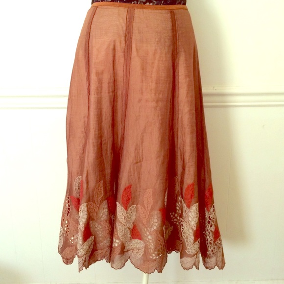 Gorgeous EUC Nic + Zoe skirt with leaf design.