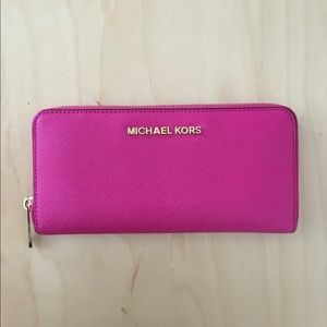 Michael Kors Jet Set Travel Continental Wallet