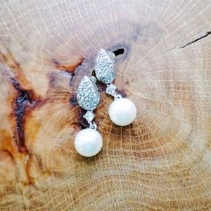 Sterling silver stud pearl earrings