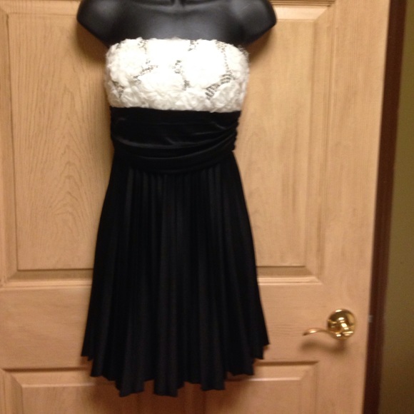 Speechless strapless dress. Size 3
