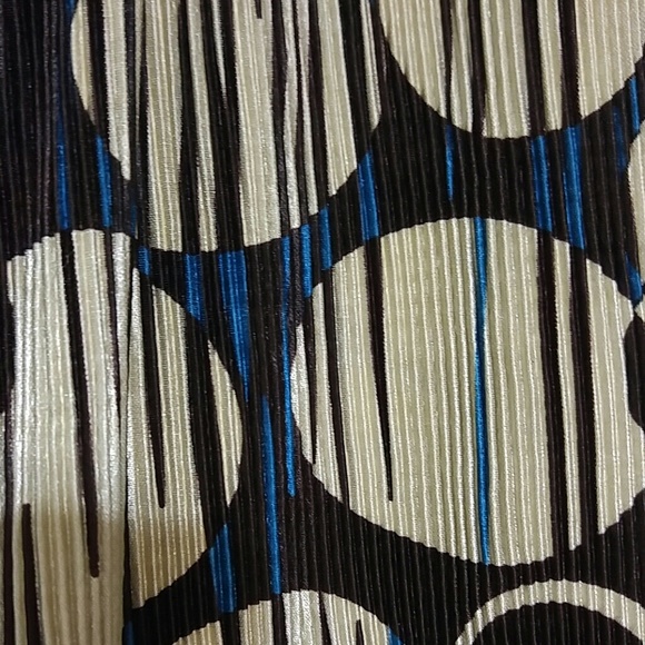 Top - Picture 2 of 3