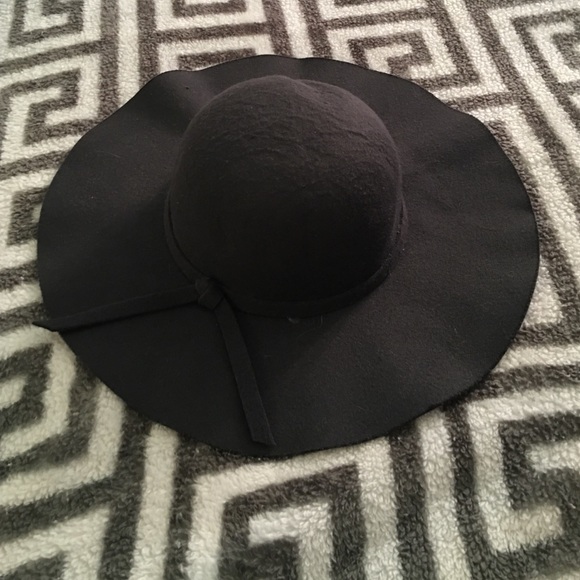 (Never worn) Floppy Hat.