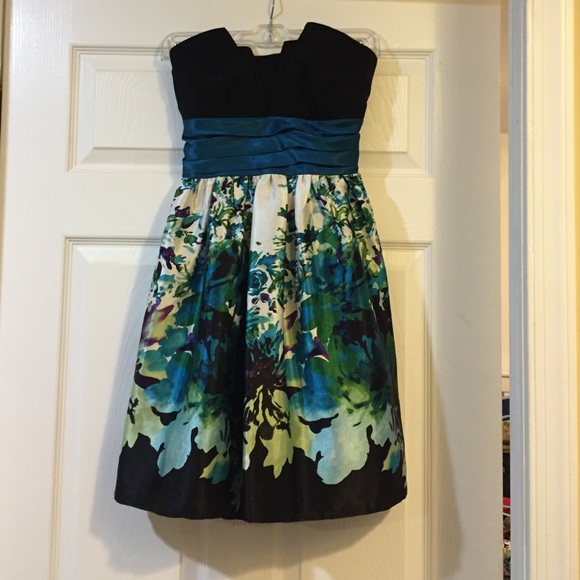 Adorable strapless formal dress