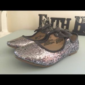 Girls size 10 ballet flats.