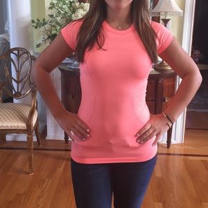 Lululemon swiftly tech short sleeve crew