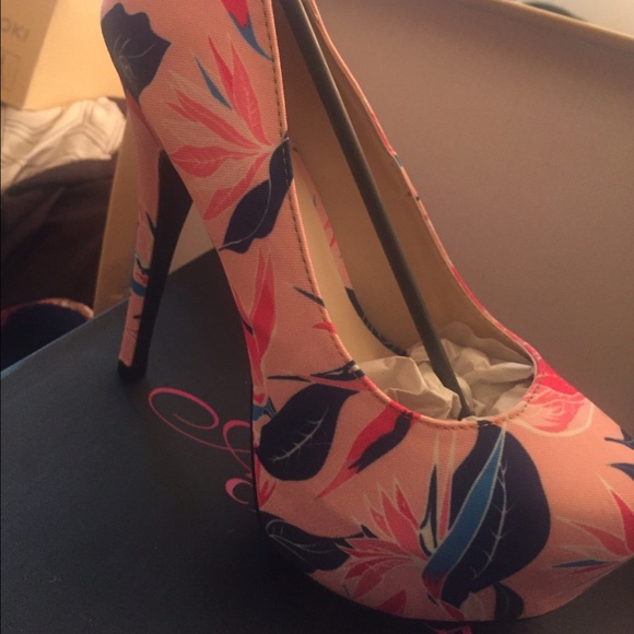 Pink pumps - Picture 3 of 3