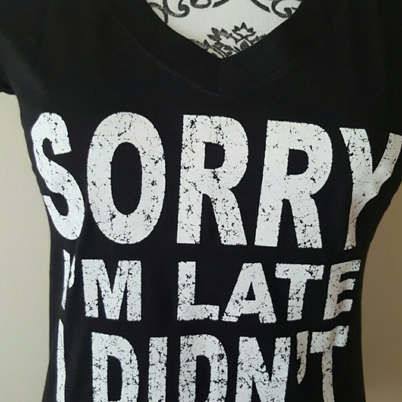 *Host Pick* "Im Late" V-Neck T - Picture 3 of 4