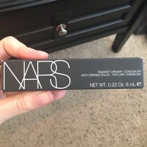 NARS radiant creamy concealer in biscuit.