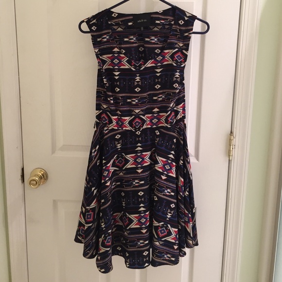 Cute geometric patterned dress with open back
