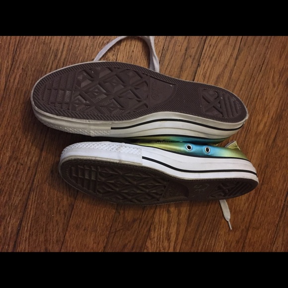 Toms and converse shoes - Picture 2 of 4