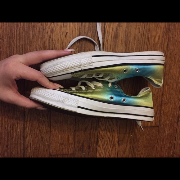 Toms and converse shoes - Picture 3 of 4