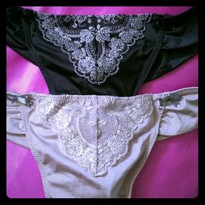 2 Aerie Thongs